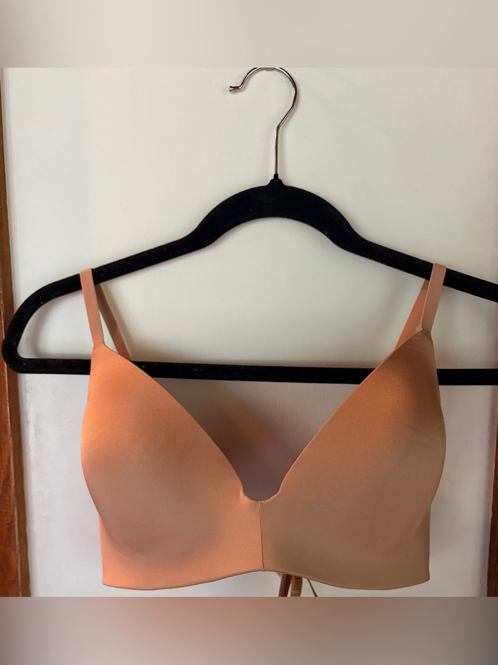 NWT SKIMS Wireless Form T-Shirt Bra- 34D